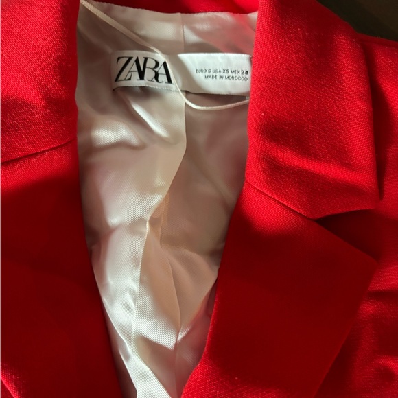 Zara red blazer with pearls buttons (size XS) - Picture 3 of 3